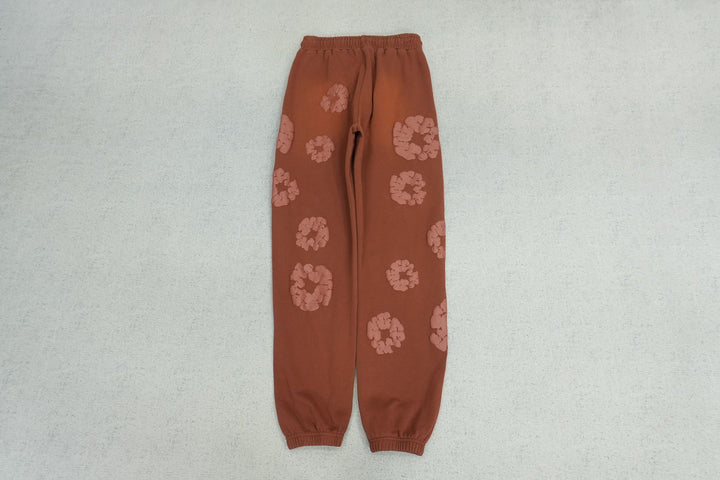 D - SWEATPANTS