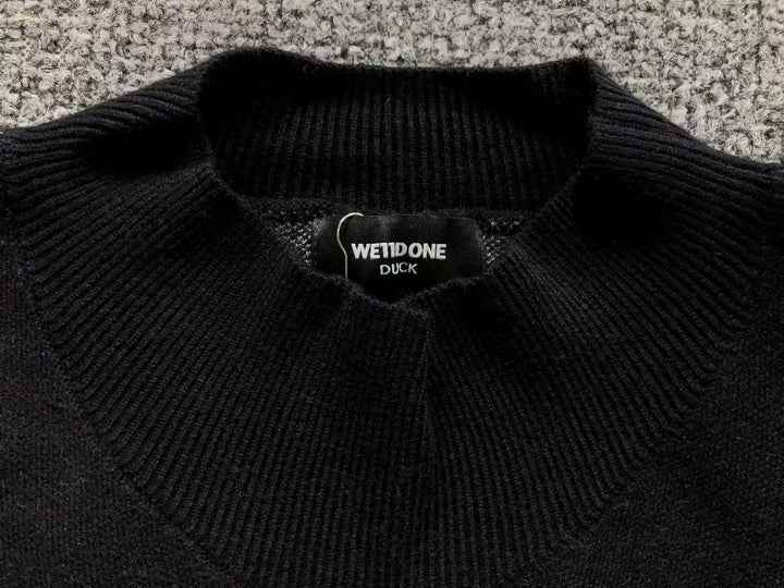 W - SWEATER