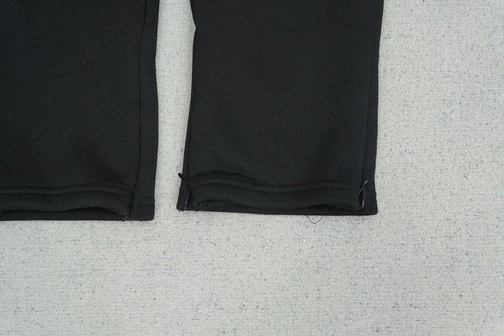 S - SWEATPANTS