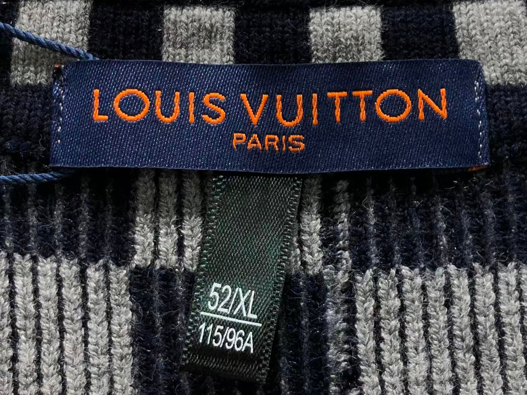 L - SWEATER
