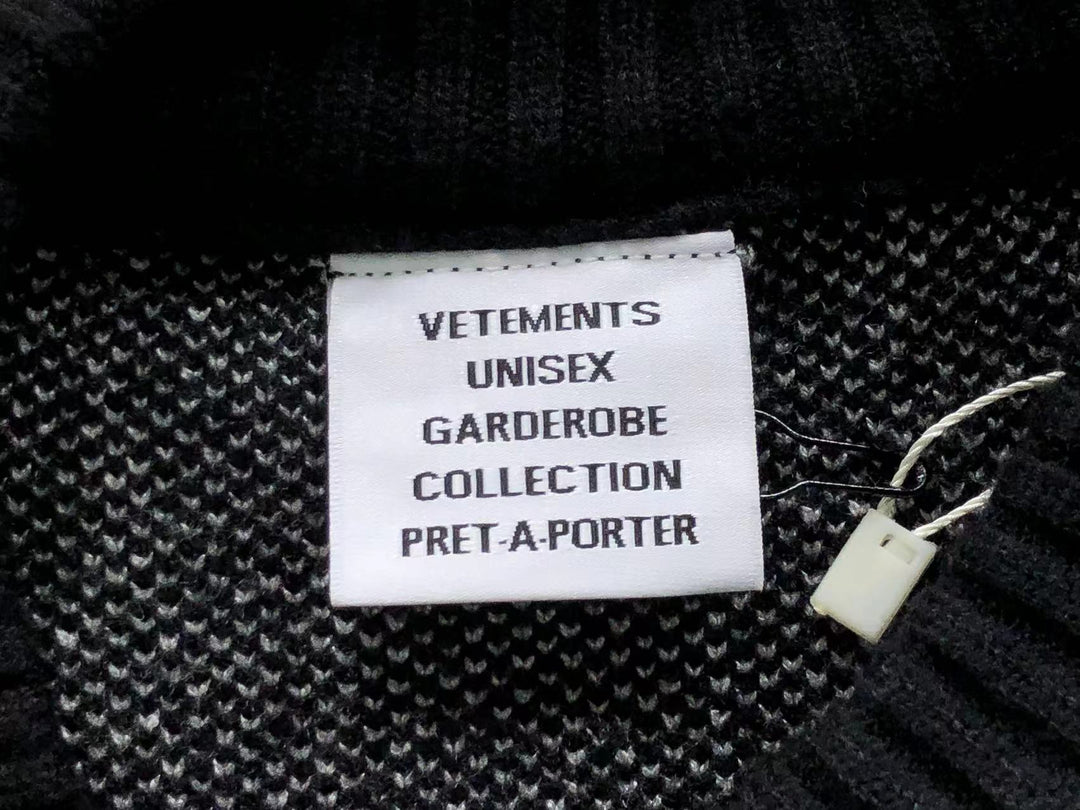 V - SWEATER