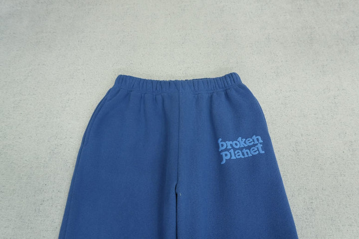 B - SWEATPANTS