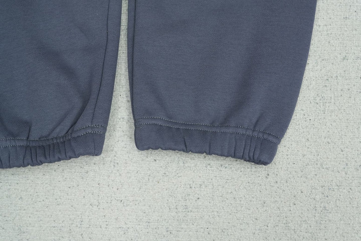 F - SWEATPANTS