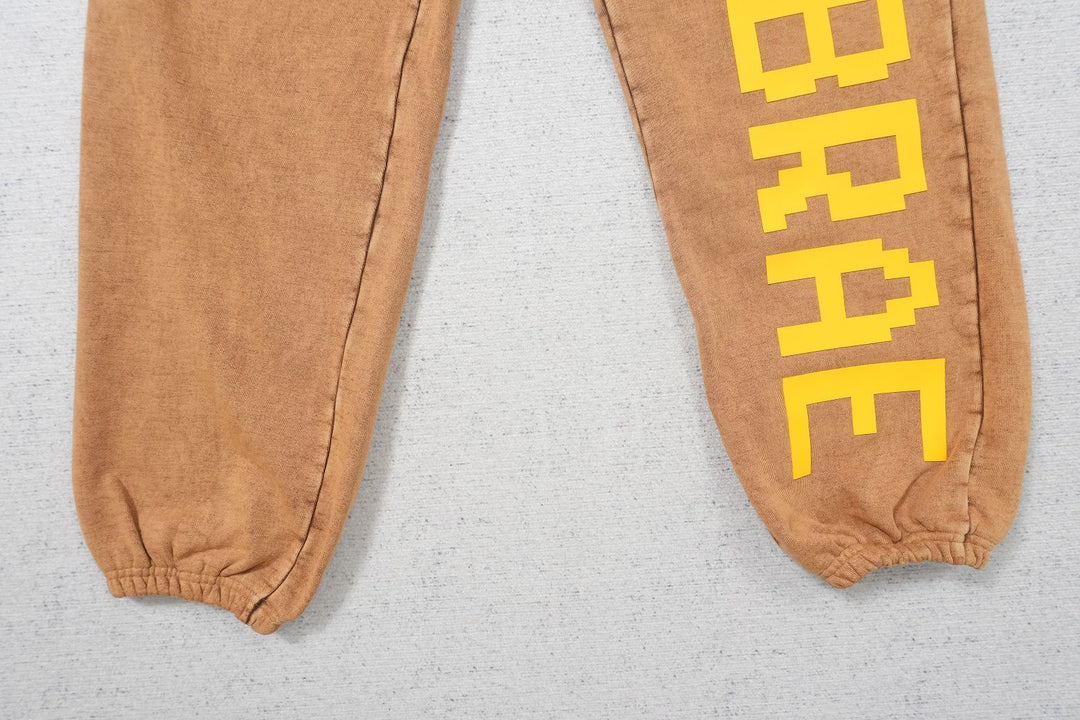 V - SWEATPANTS