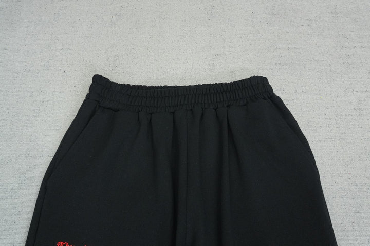 T - SWEATPANTS