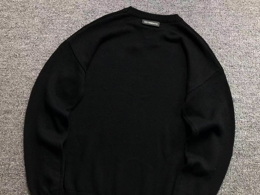 V - SWEATER