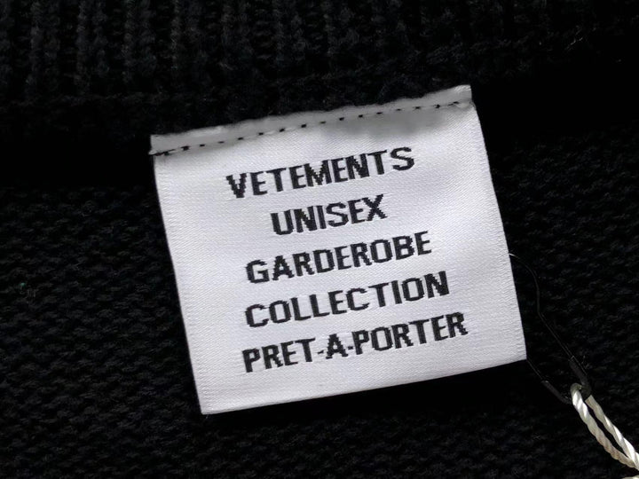 V - SWEATER