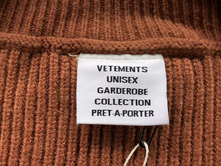 V - SWEATER