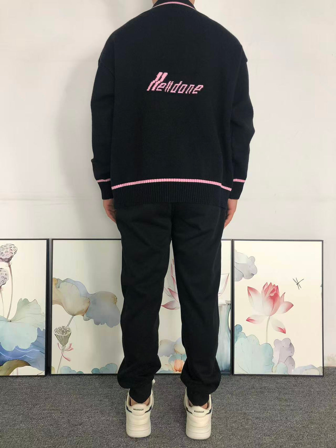 W - SWEATER