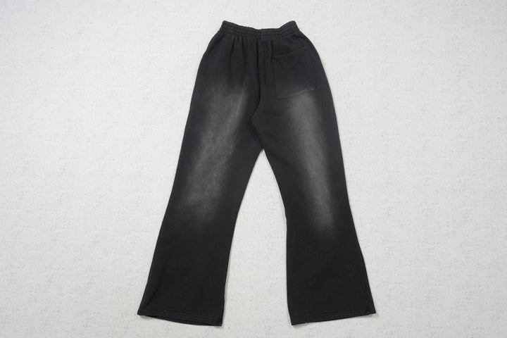 V - SWEATPANTS