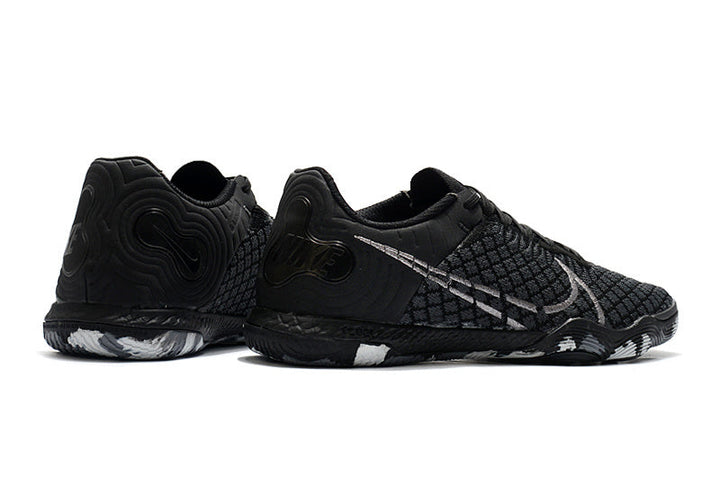 R - FUSSBALLSCHUHE