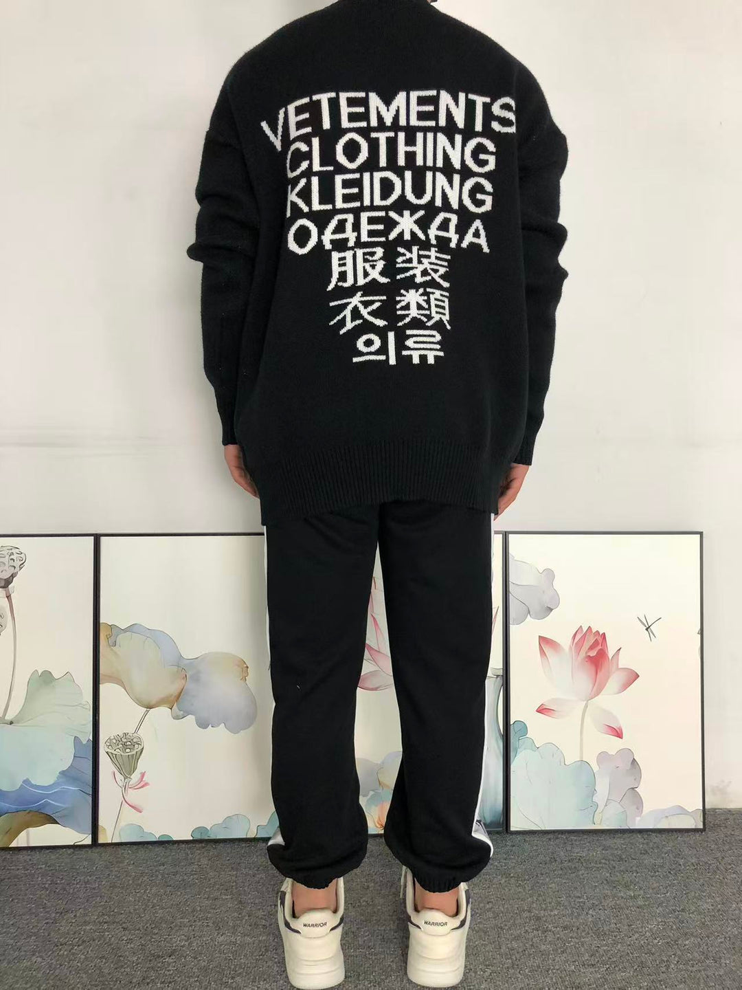V - SWEATER