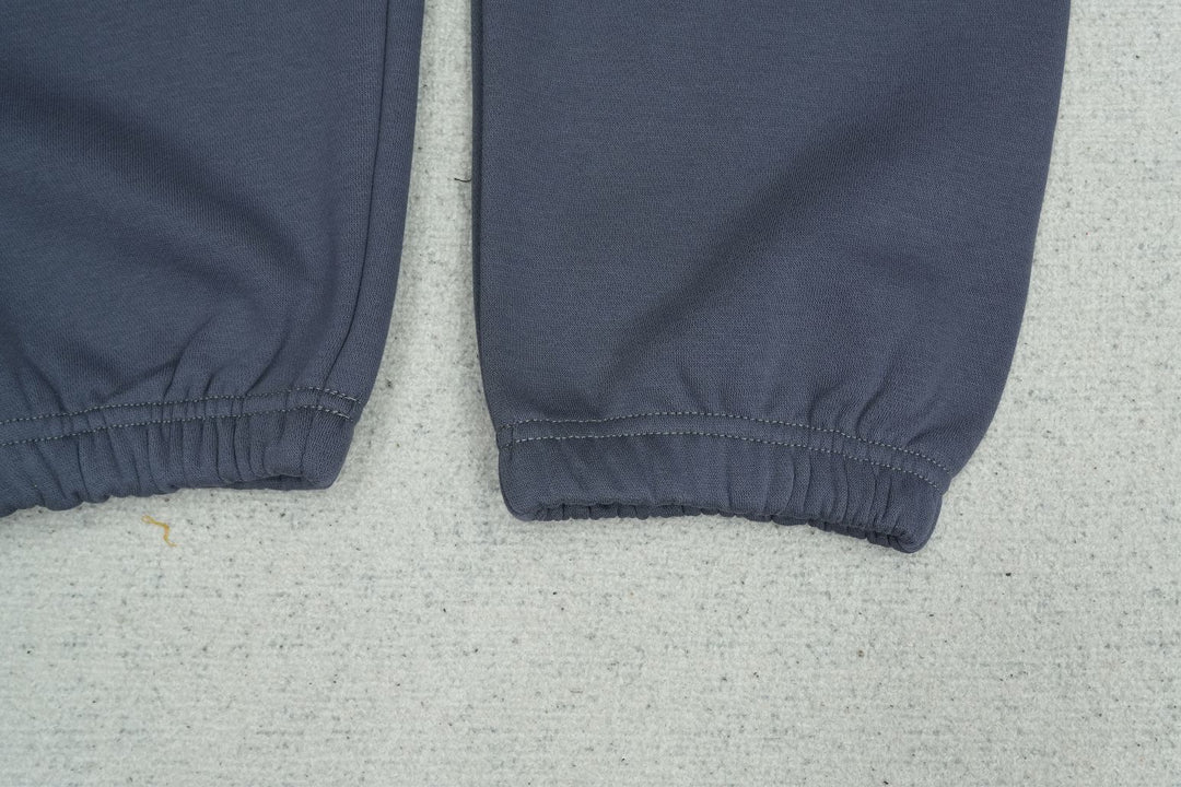 F - SWEATPANTS