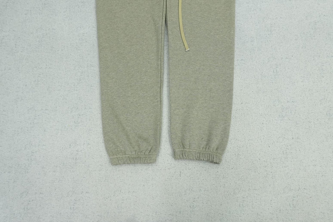 F - SWEATPANTS
