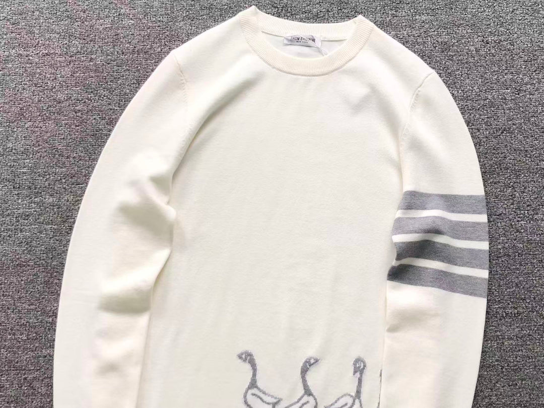 T - SWEATER