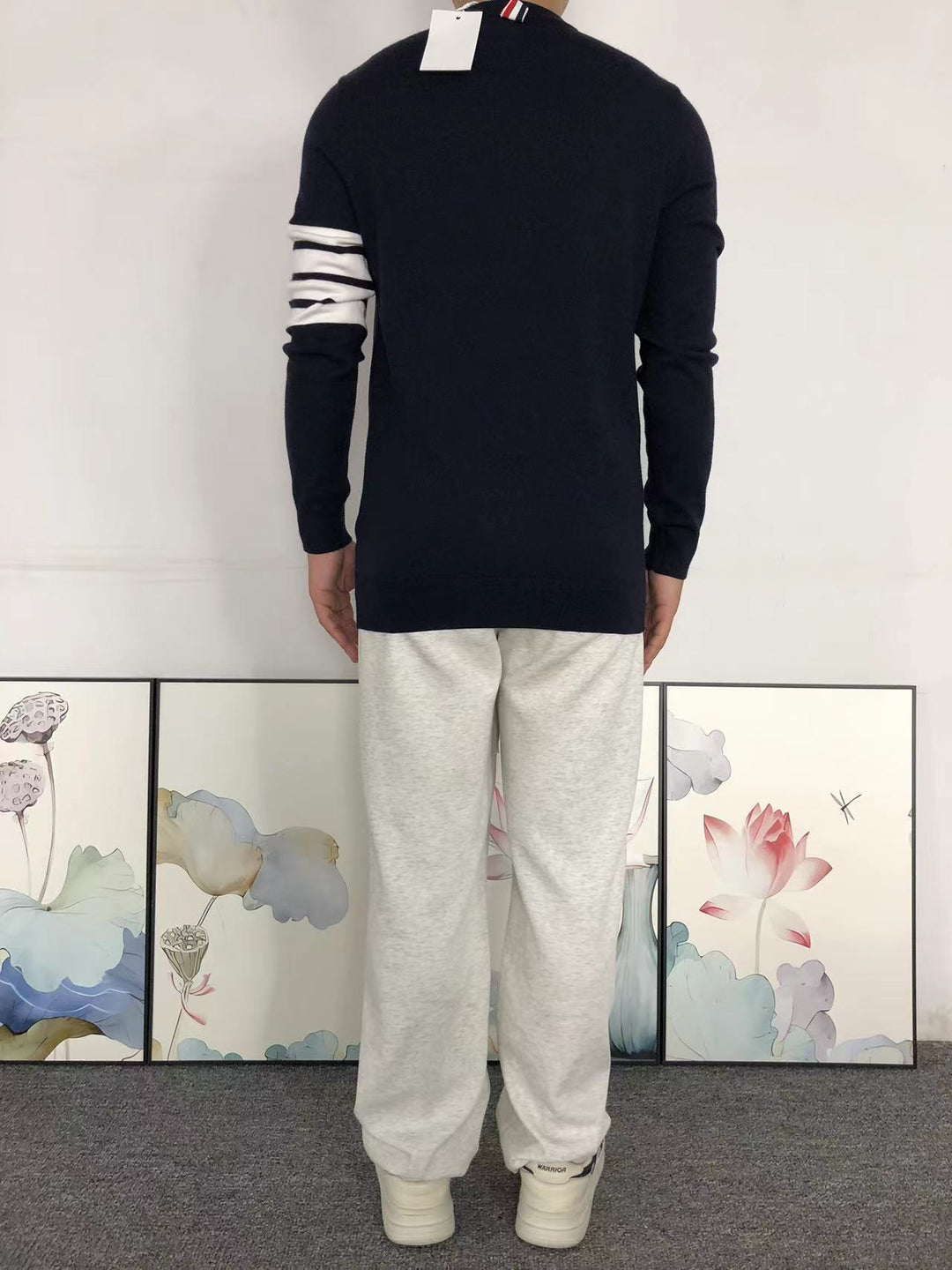 T - SWEATER