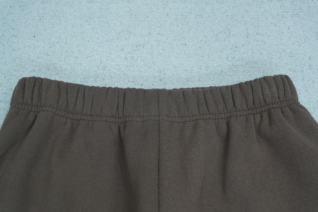 B - SWEATPANTS