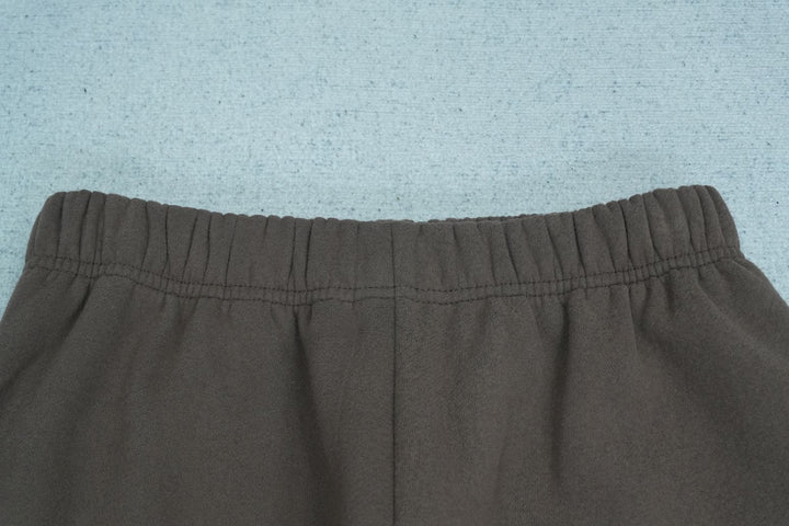 B - SWEATPANTS