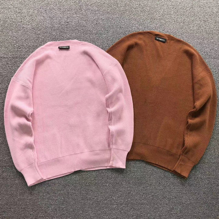 V - SWEATER