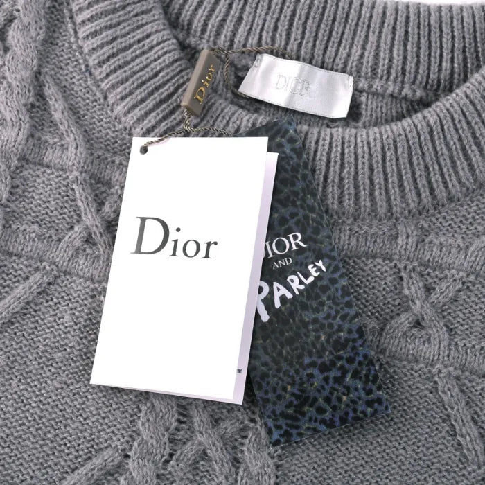 D - SWEATER