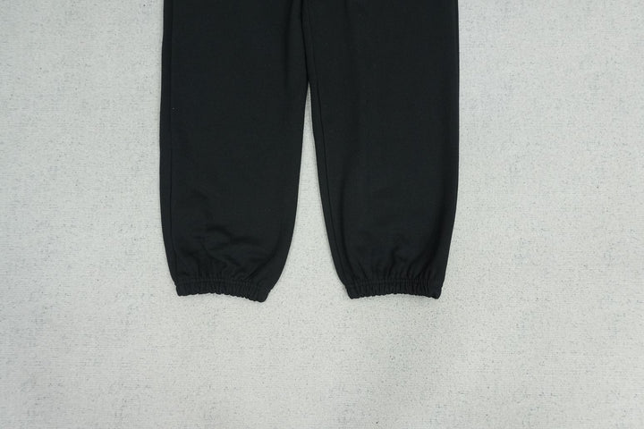 T - SWEATPANTS