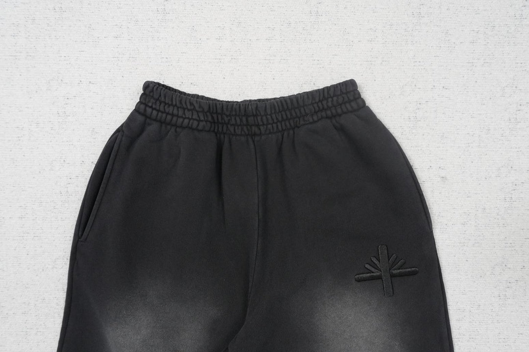 V - SWEATPANTS