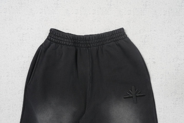 V - SWEATPANTS