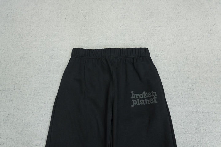 B - SWEATPANTS