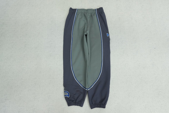 D - SWEATPANTS