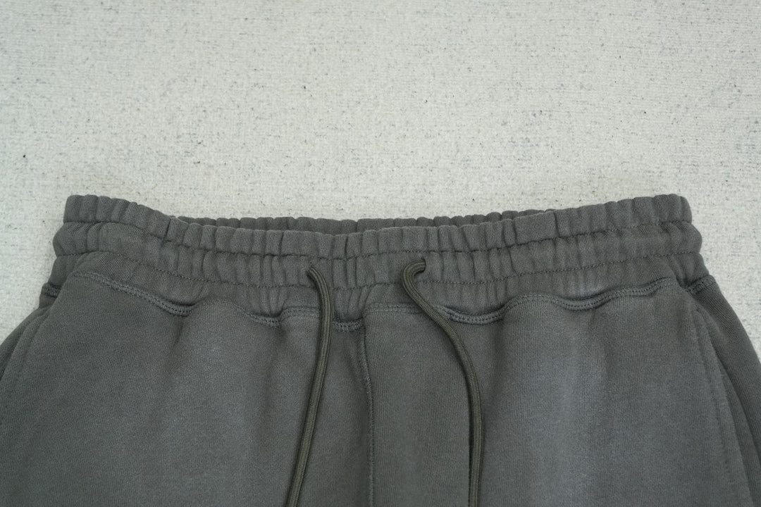 S - SWEATPANTS