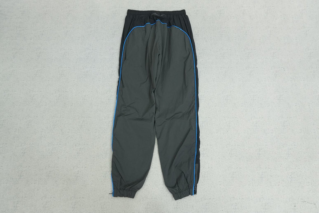 S - SWEATPANTS