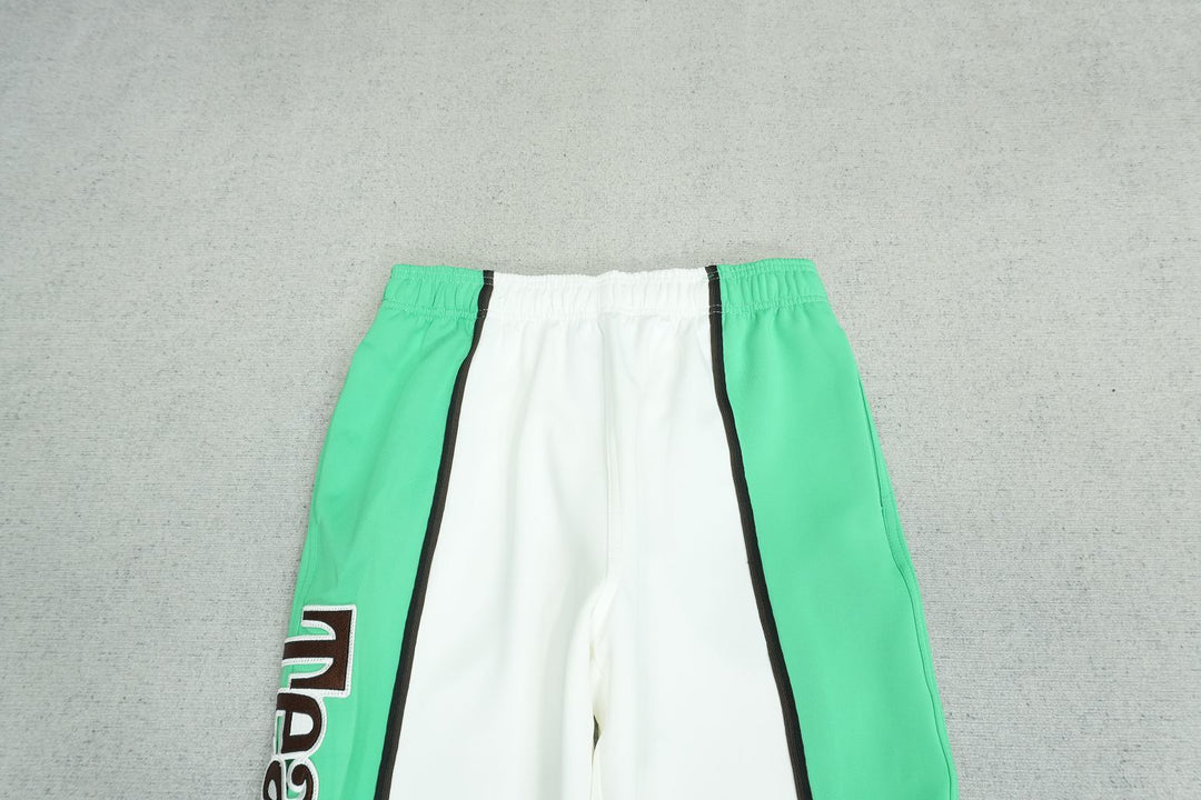 D - SWEATPANTS