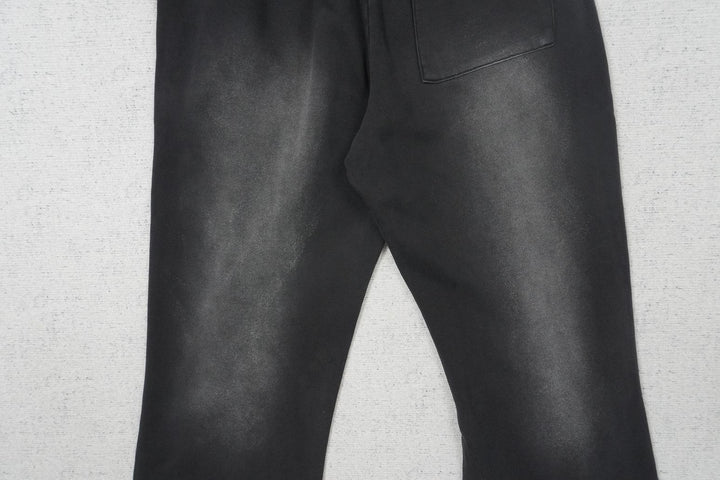 V - SWEATPANTS