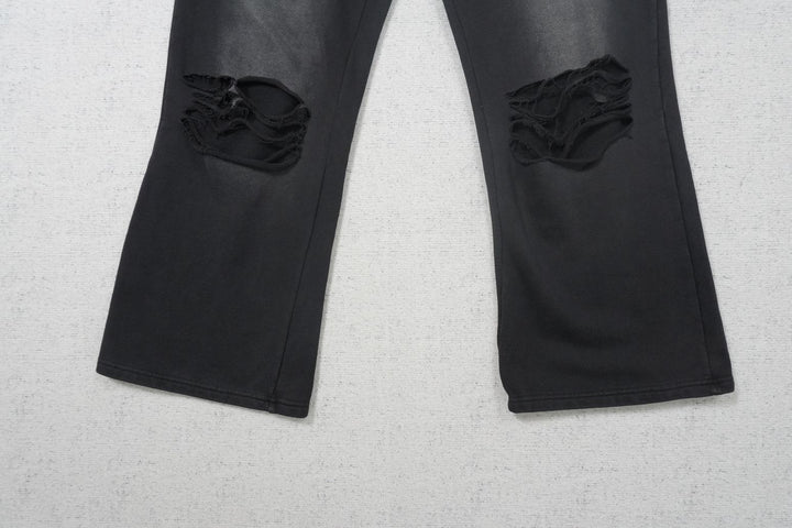 V - SWEATPANTS