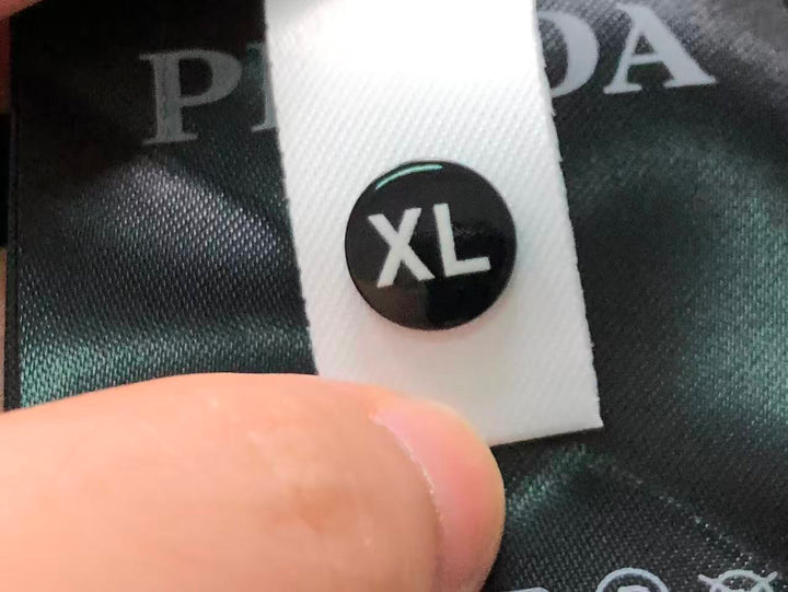 P - SWEATER