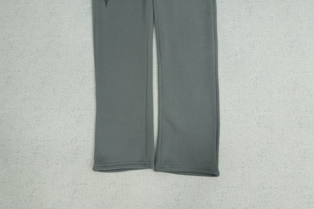 B - SWEATPANTS