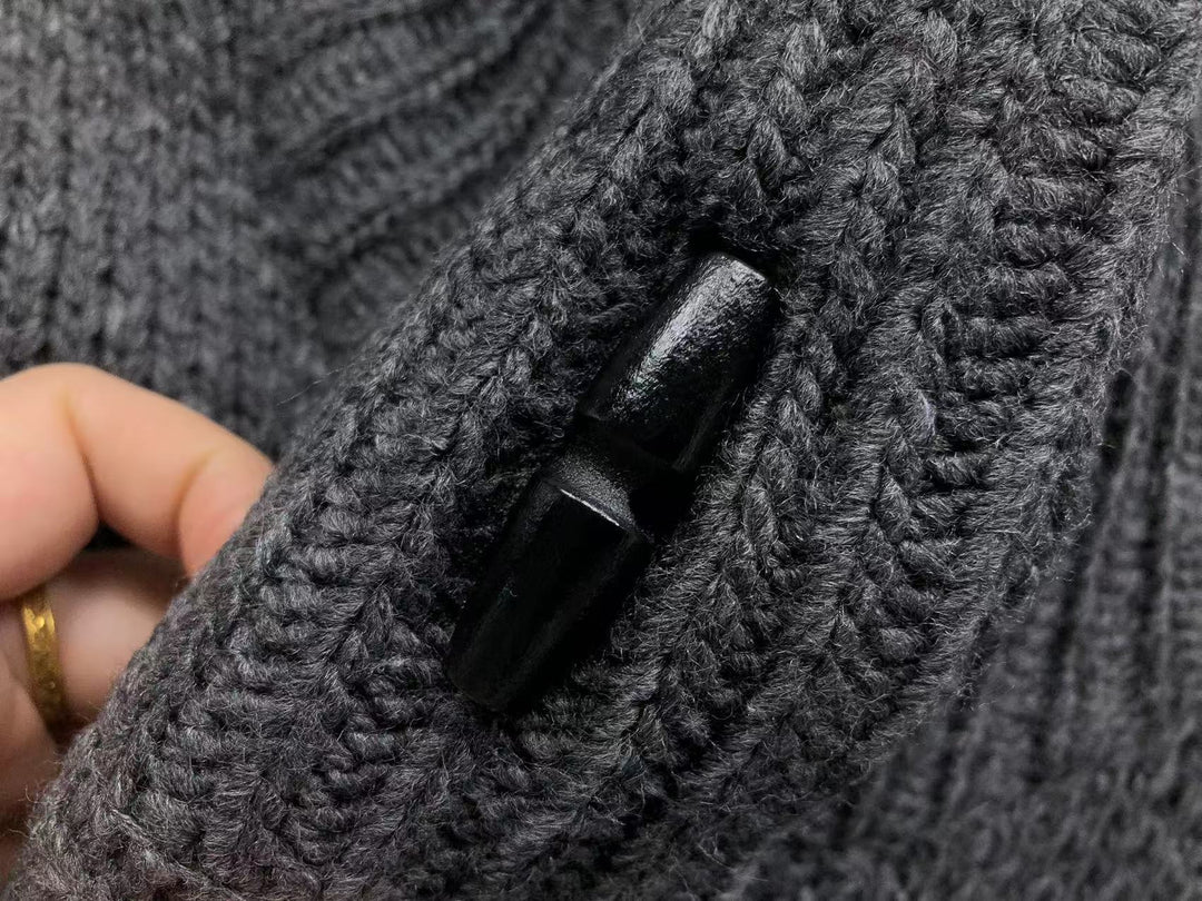 O - SWEATER