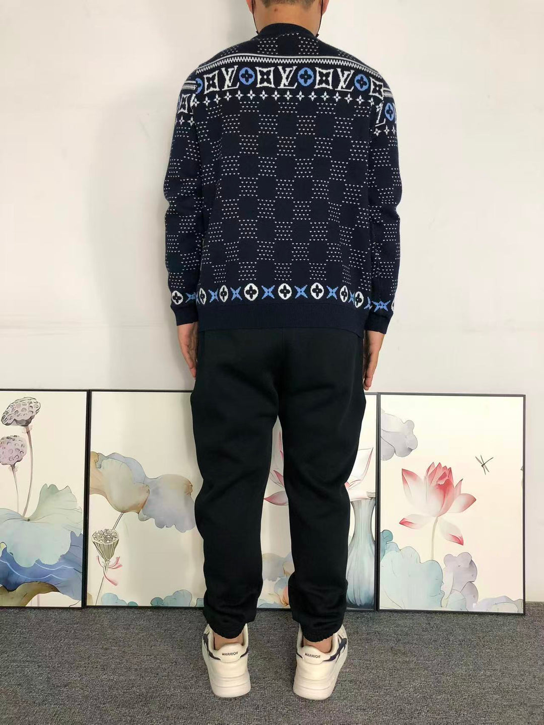 L - SWEATER