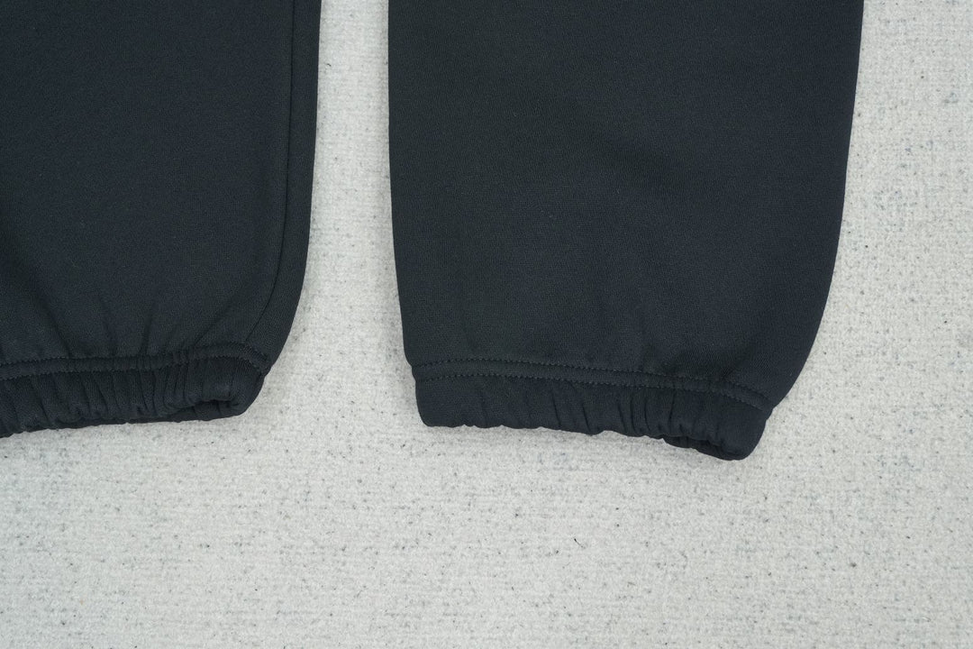 F - SWEATPANTS