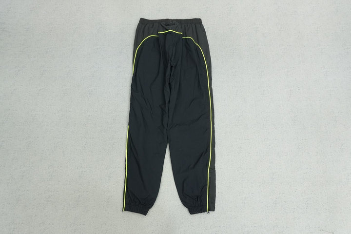 S - SWEATPANTS