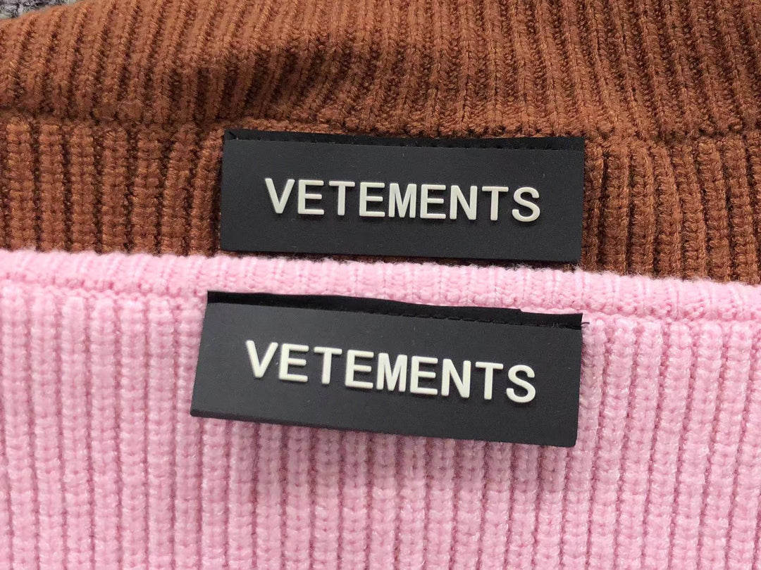 V - SWEATER