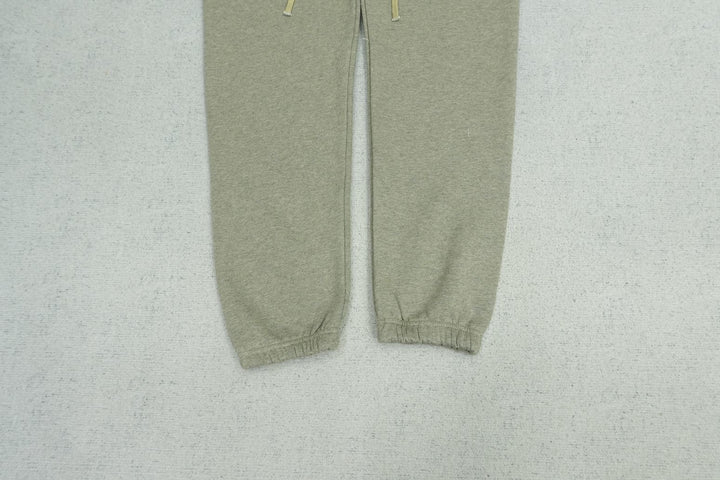 F - SWEATPANTS