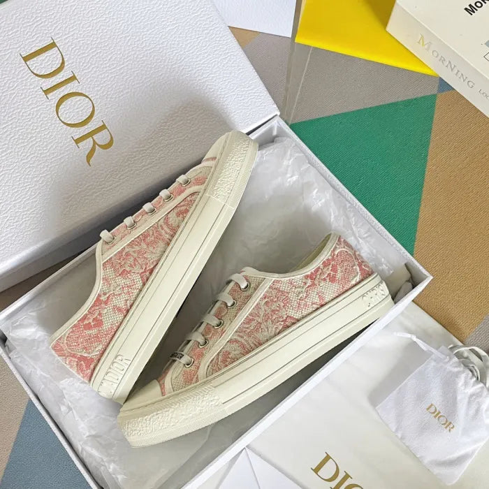 D - SNEAKERS