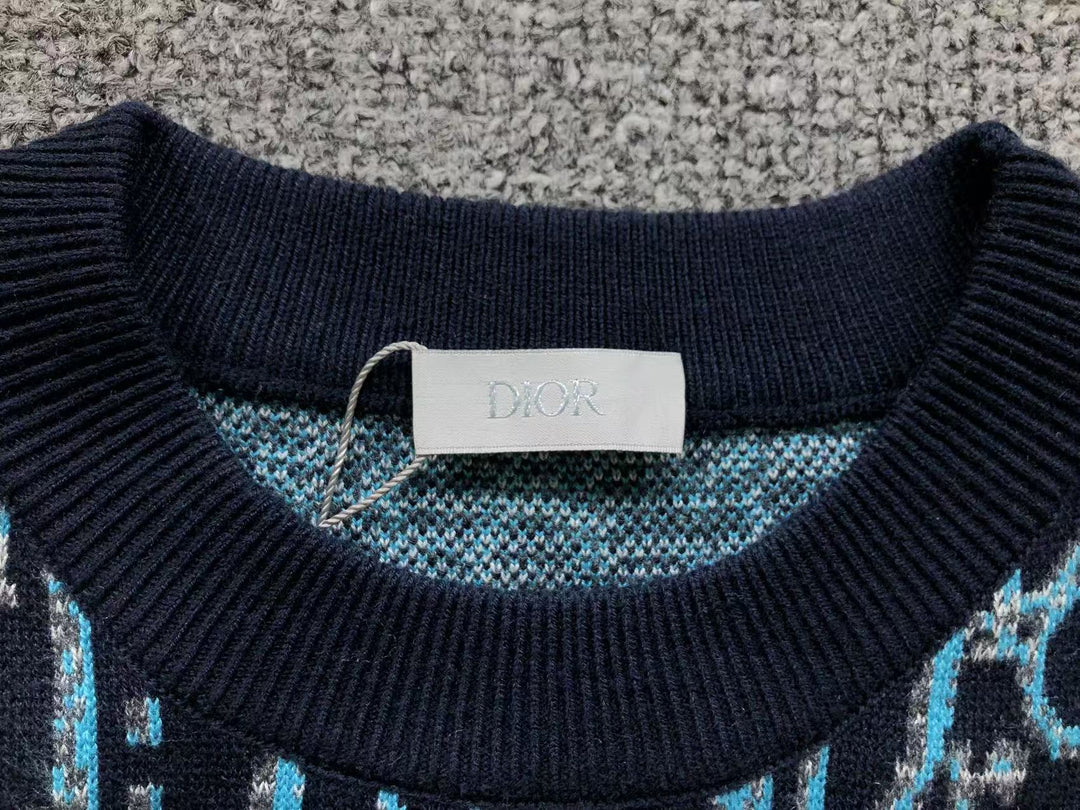 D - SWEATER