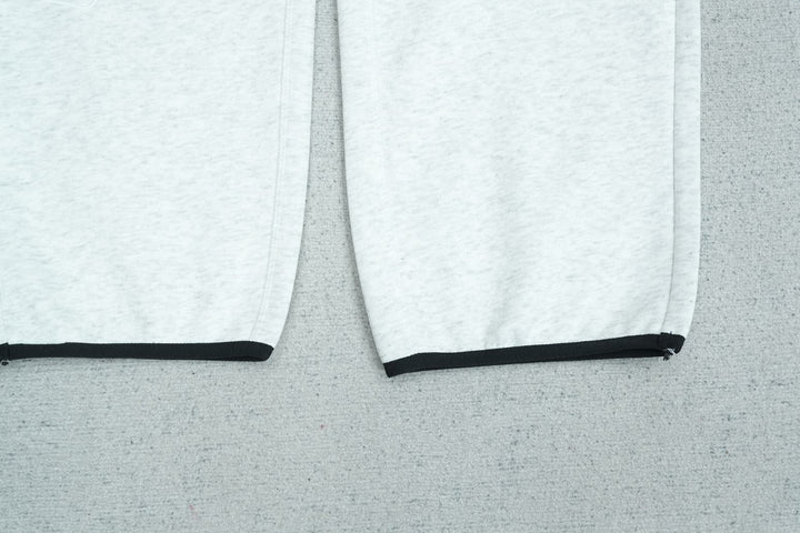 S - SWEATPANTS
