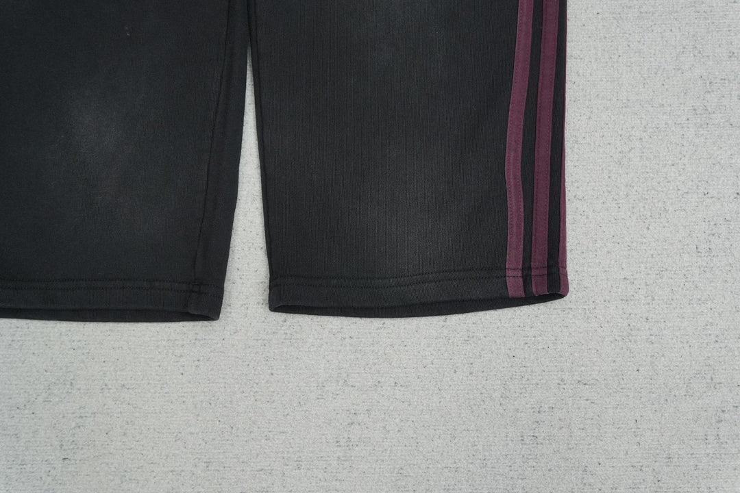 V - SWEATPANTS