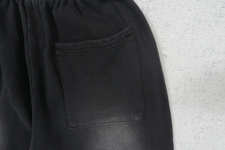 V - SWEATPANTS