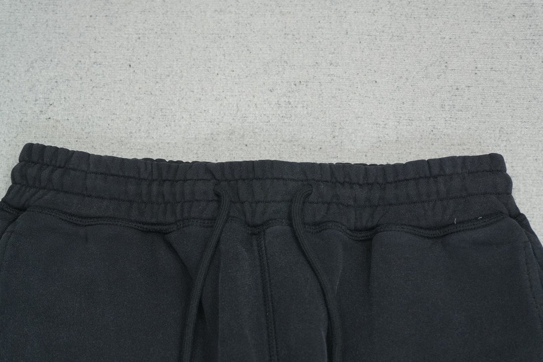S - SWEATPANTS