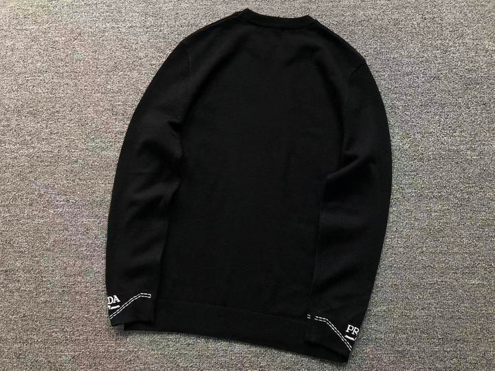 P - SWEATER