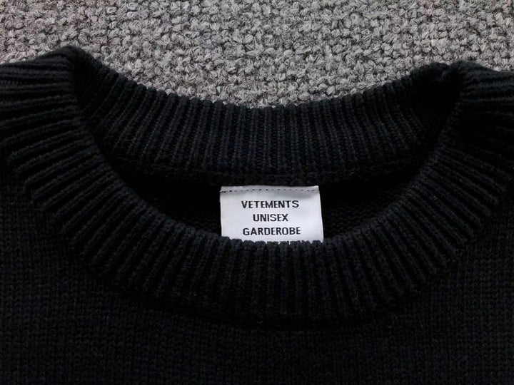 V - SWEATER